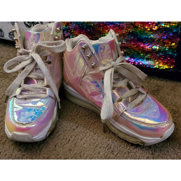 Qozmo Aiire by YRU Size 8 light up LED Glow holographic iridescent shoes - Picture 5 of 9